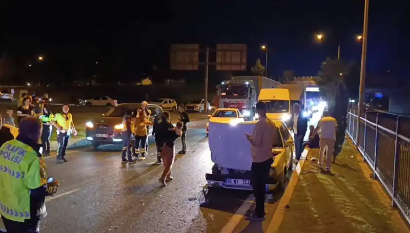 Otoyolda Kural Dışı Geri Dönüş Faciası: İki Çocuk, Dört Yaralı