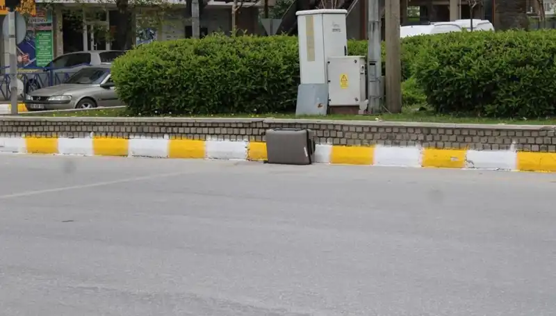 Minibüsten Düşen Valiz, Olay Yerinde Panik Yarattı
