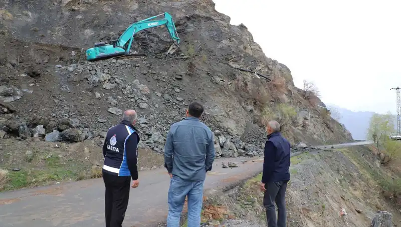 Hakkari’de Kaya Düşmelerine Son Verecek Önemli Çalışmalar Başlatıldı