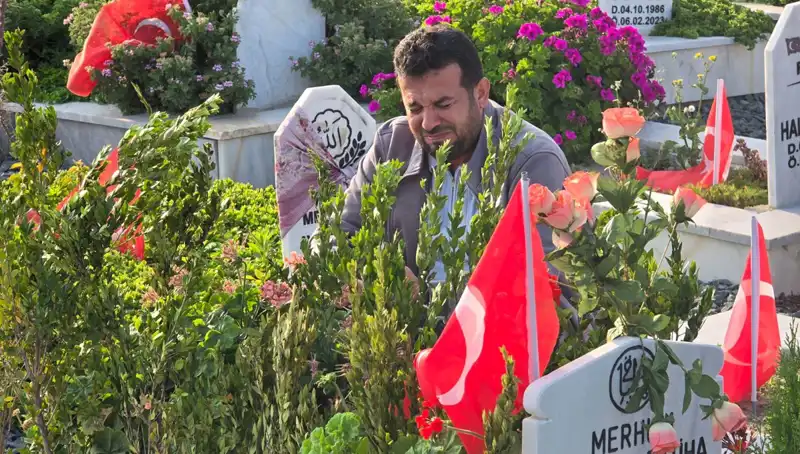 Deprem Şehitliğinde Bayram Coşkusu ve Ayrılığın Getirdiği Hüzün