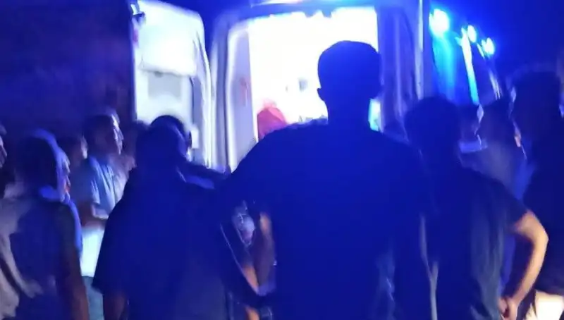 Otomobilin Uçuruma Yuvarlandığı Kaza: Sürücü Hayatını Kaybetmeden Kurtarıldı