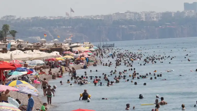 Antalya'da Bu Yaz Deniz Suyunun Sıcaklığı Rekor Kırdı!
