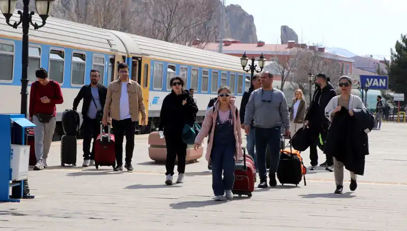 İranlı Turistlerle Van'ın Kapıları Nevruz'da Şenlenecek