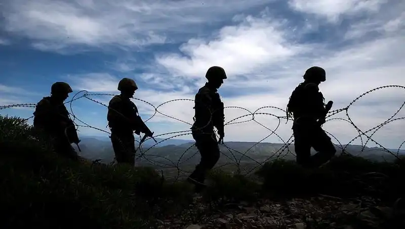 Türkiye'de İki İl'de 32 Düzensiz Göçmen Yakalandı: Nedenleri ve Son Gelişmeler