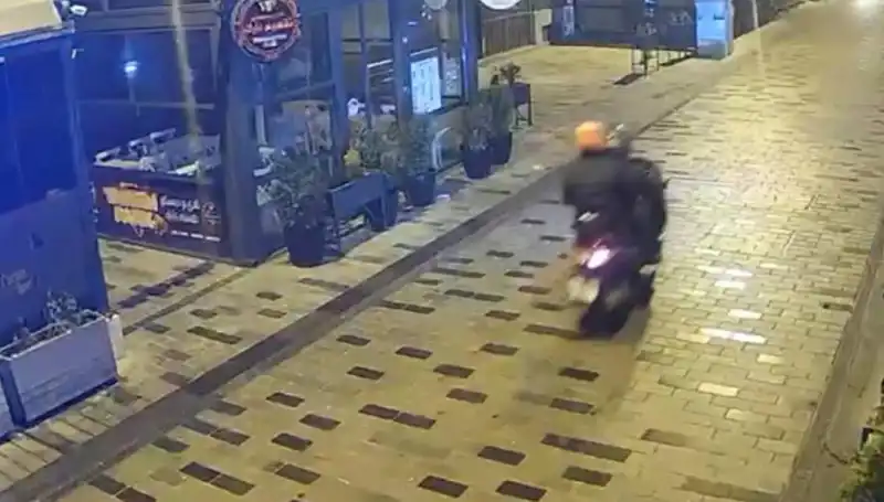 Gece Kulübüne Haraç Saldırısı: Şoke Eden Torpil ve Silah Sesleri