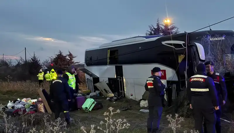 Çanakkale'de Feci Kaza: Kontrolden Çıkan Otobüs Şarampole Uçtu