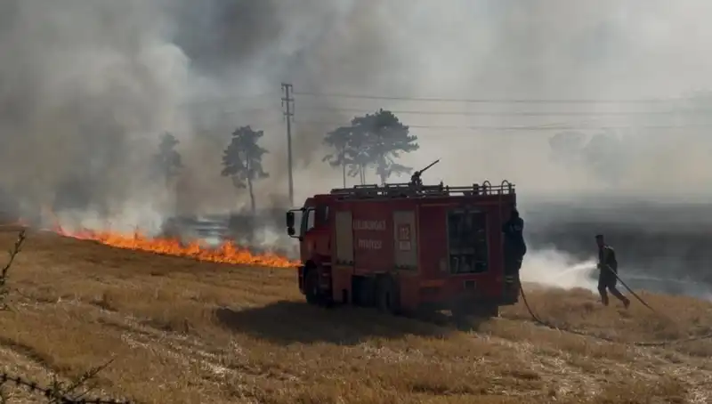 Kırklareli'nde Kontrol Altına Alınamayan Anız Yangını Korkuttu