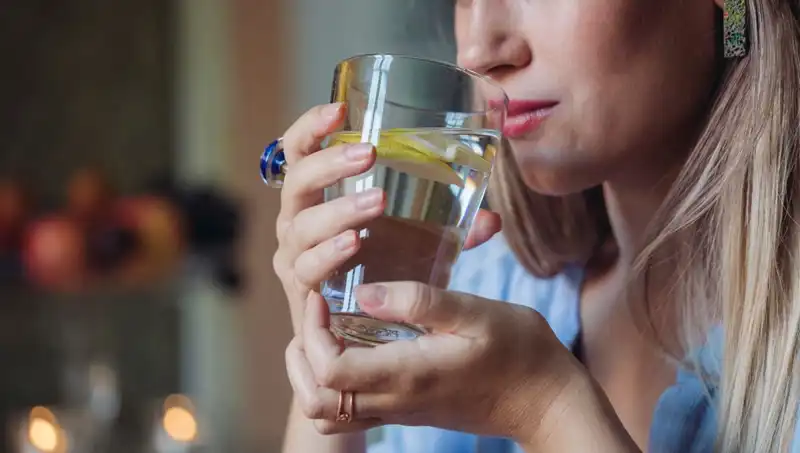 Limonlu Su İçmenin Sağlık Faydaları: Harvardlı Uzman Ne Diyor?