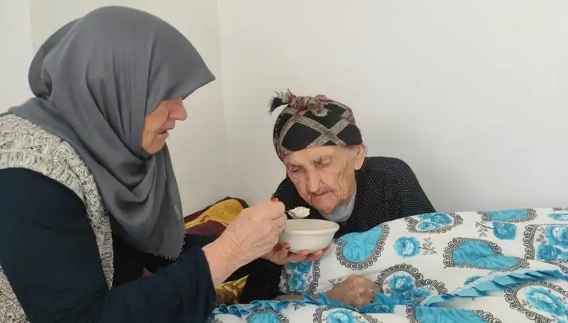 102 Yaşındaki Kezik Nine’nin Uzun Yaşam Sırrı: Hiç Doktora Gitmediği Sağlıklı Besin Nedir?