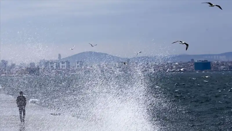 Marmara ve Ege'de Kuvvetli Rüzgar Uyarısı: Kış Hazırlıkları Başlasın!
