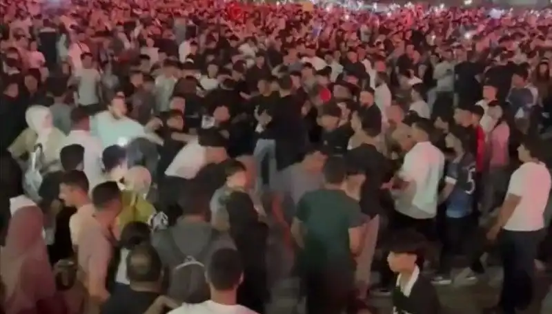 Konserde Bıçaklı Kavga: Üç Kişi Yaralandı, Olay Yerinde Dehşet Anları