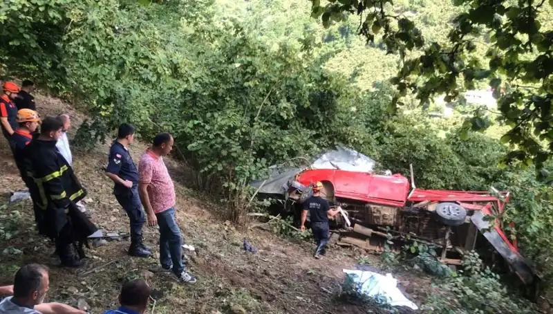 Fındık İşçilerini Taşıyan Araç Şarampole Yuvarlandı: Facia Yaşandı