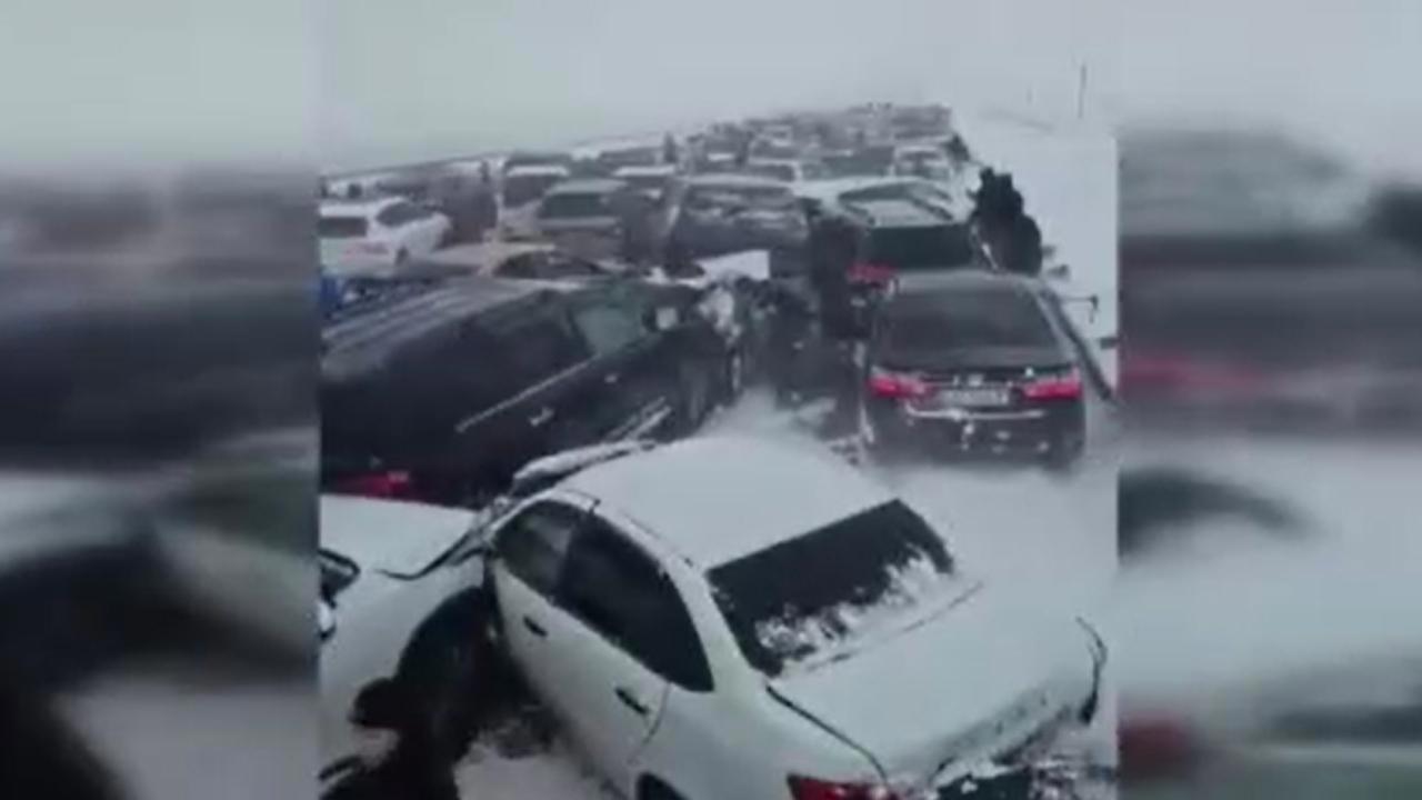Kazakistan'da dev trafik kazası!