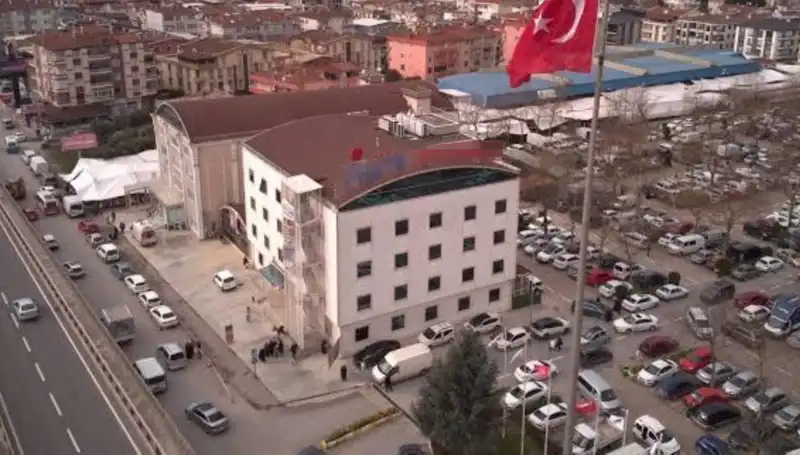 Özel Hastaneye Deprem Mührü: Perde Betonları Kesildi İddiası Ne Anlama Geliyor?