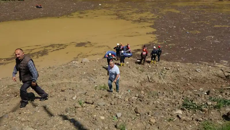 Trabzon'da Sel Olayında Can Pazarı: Adam Su Tahliyesi Yaparken Hayatını Kaybetti
