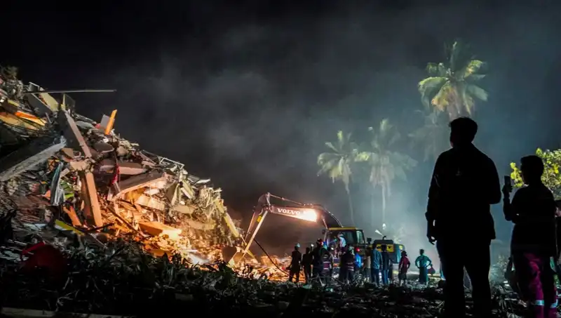 Myanmar'da Enkaz Altında Üç Gün Hayatta Kalan Bir Kadının Hikayesi