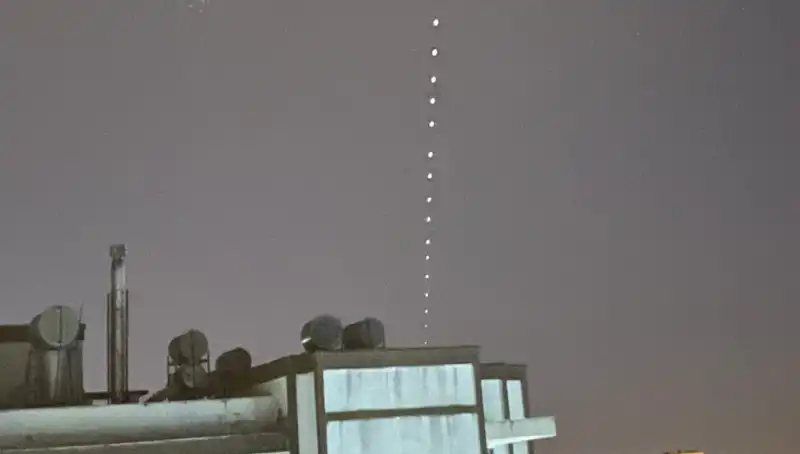 Adana'da Starlink Uyduları Gökyüzünü Aydınlattı: Yerli Gözlemcilerin Heyecanı!