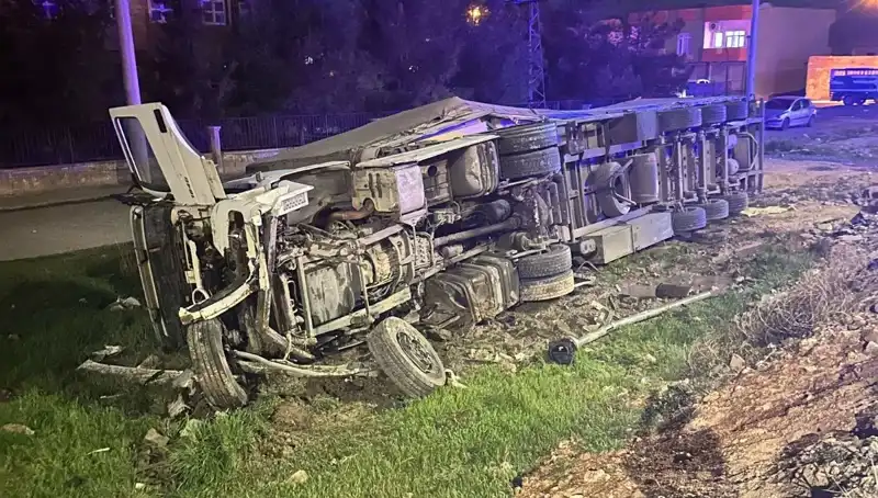 TIR Kazası: Devrilme Sonucu 6 Yaralı, Olay Yeri Korku Dolu Anlara Tanıklık Etti
