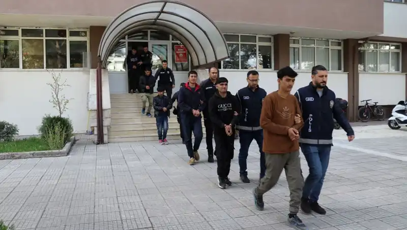 Edirne ve Kırklareli'nde Kaçak Göçmenlere Yönelik Şok Operasyon