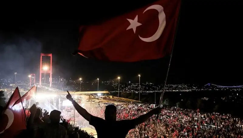 15 Temmuz’un Anısını Yaşatan Eşsiz Performans: "En Uzun Gece"