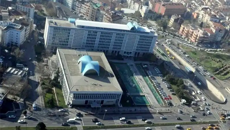 İBB Soruşturmasında Şok Detaylar: Enderun WhatsApp Grubundaki Mesajlar İnceleniyor