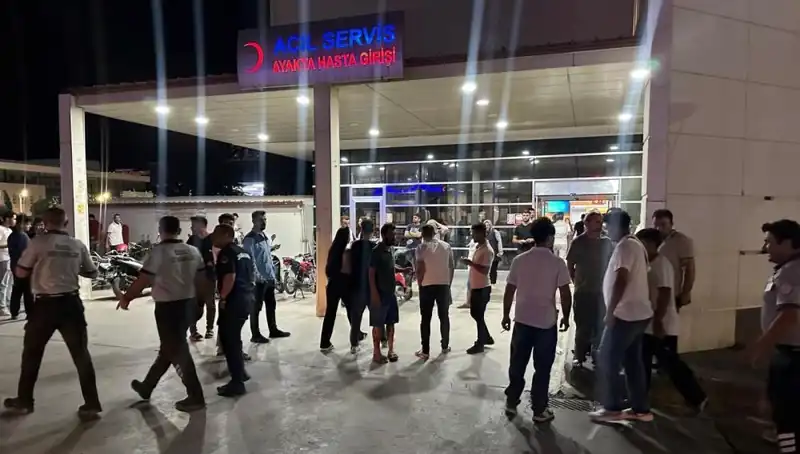 Acil Servis Önünde Tekme Tokat Kavga: Ortalık Savaş Alanına Döndü