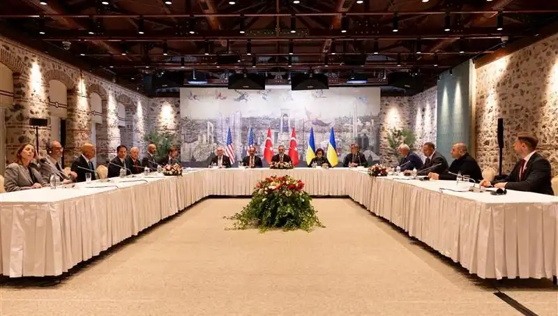 Barış Masasında Kritik Gün: Üçlü Toplantı Nihayet Başladı