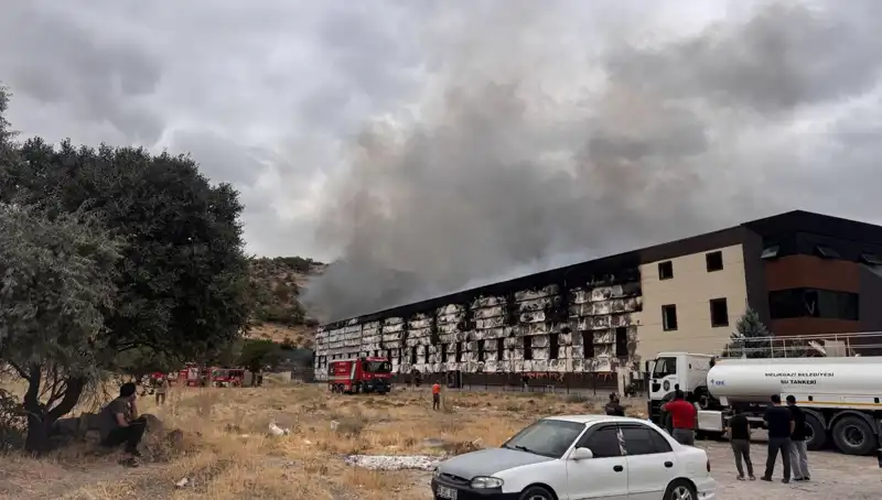 Kayseri’de Mobilya Fabrikasında Çıkan Yangın Paniğe Neden Oldu