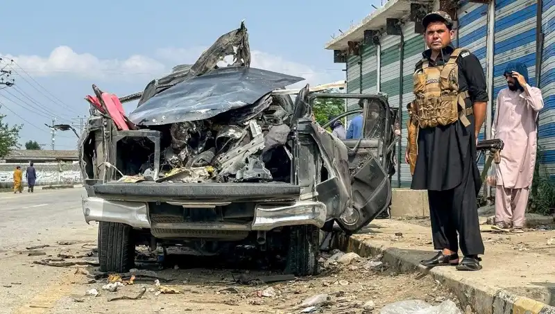 Pakistan'da Korkunç Patlama: Dört Hükümet Yetkilisi ve Bir Polis Hayatını Kaybetti