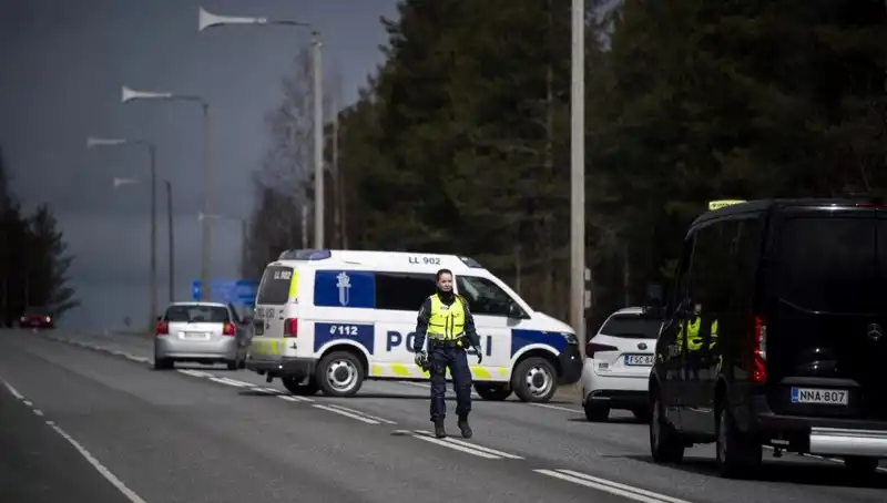Finlandiya'daki Okulda Bıçaklı Saldırı: 3 Öğrenci Yaralandı, Şüpheli Gözaltında