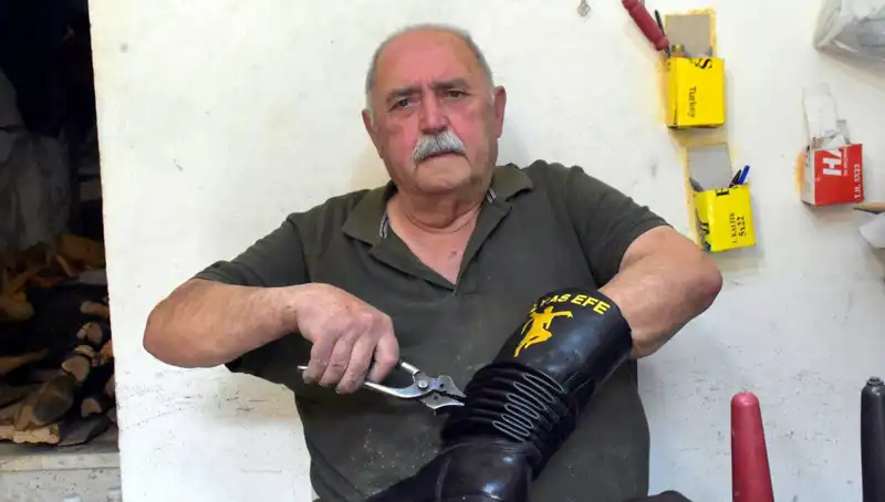 Tireli Hasan Usta'nın 64 Yıllık Ustalık Hikayesi: "Elle Yapan Başka Usta Yok"