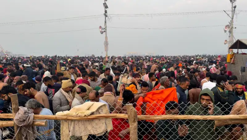 Hindistan'da Dini Festivalde İzdiham, 6 Kişi Hayatını Kaybetti!