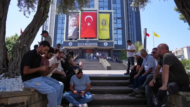 Ücretlerini Alamayan İşçiler, İşyerinde Oturma Eylemi Gerçekleştirdi!