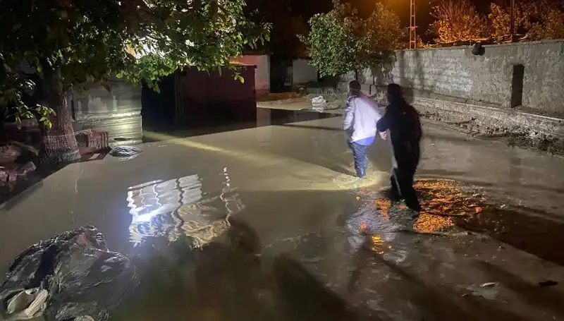 20 Dakikada Yaşanan Sel Felaketi: Bir Ev Çöktü, Üç Ev Boşaltıldı