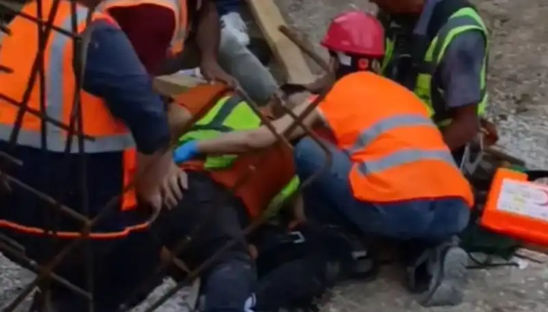 Adana'da İnşaat Kazasında İki İşçi Yaralandı: Detaylar Neler?