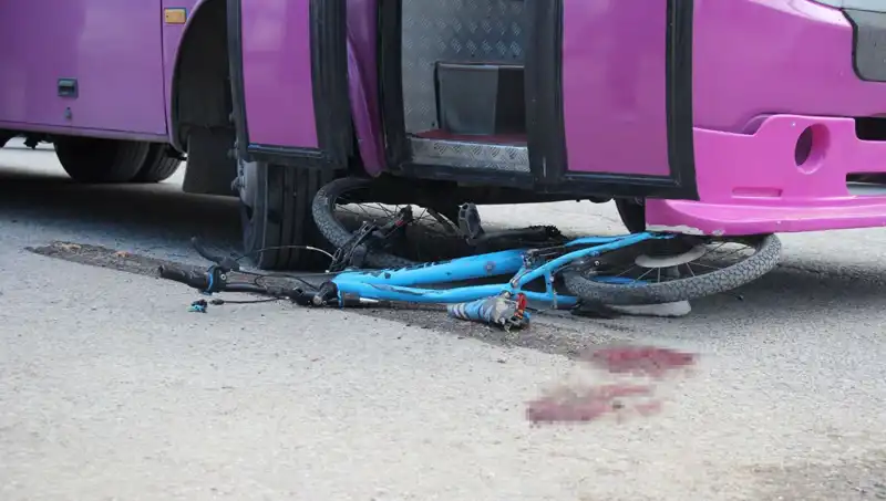 Bisikletiyle Yola Fırlayan Çocuk, Otobüs Altında Kalarak Hayatını Kaybetti