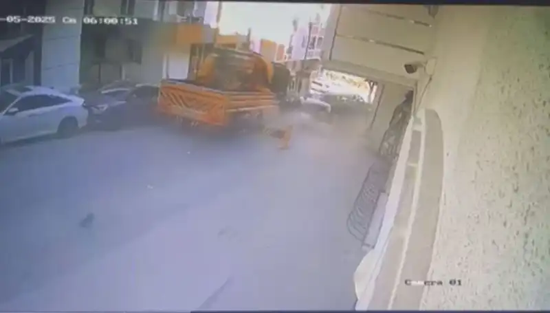 Kontrolden Çıkan Vinç, 23 Araca Çarparak Durabildi!