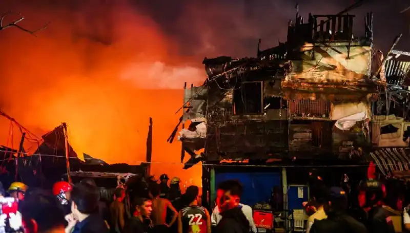 Filipinler’deki Yangın: Evsiz Kalan Bin Kişinin Dramı