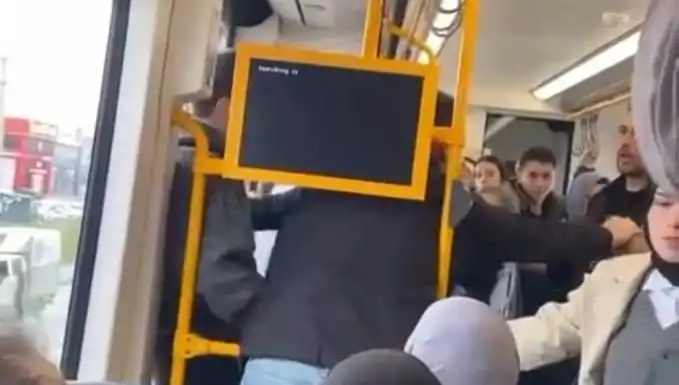Metroda Skandal! Tekme Tokat Kavgada Neler Yaşandı?