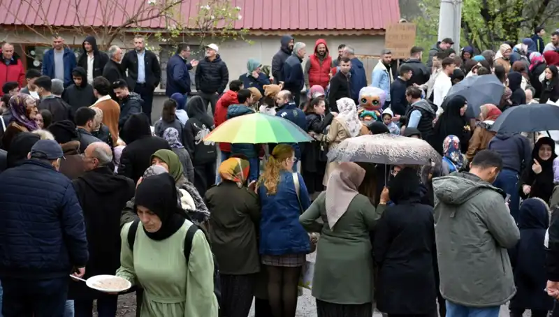 Geleneksel Bayramlaşma Töreni: 12 Bin Kişi Bir Araya Geldi!