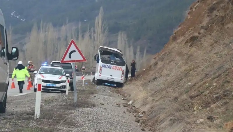 Oltu'da İşçi Servisi Aracının Kazası: Yaralılar Arasında Korku Dolu Anlar