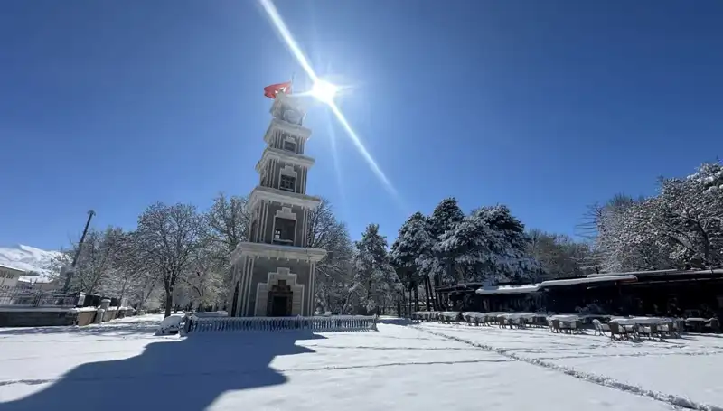 Erzincan’da Nisan Ayında Beklenmedik Kar Yağışı!