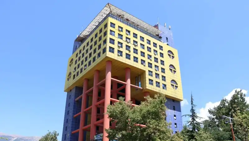 Dünyanın En Saçma Binası Tarih Oluyor: Yeni Proje Start Aldı