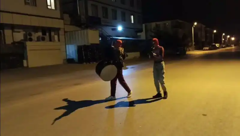 Erzincan Sokaklarında Sahur Coşkusu: "Örümcek Adamlar" Farkıyla