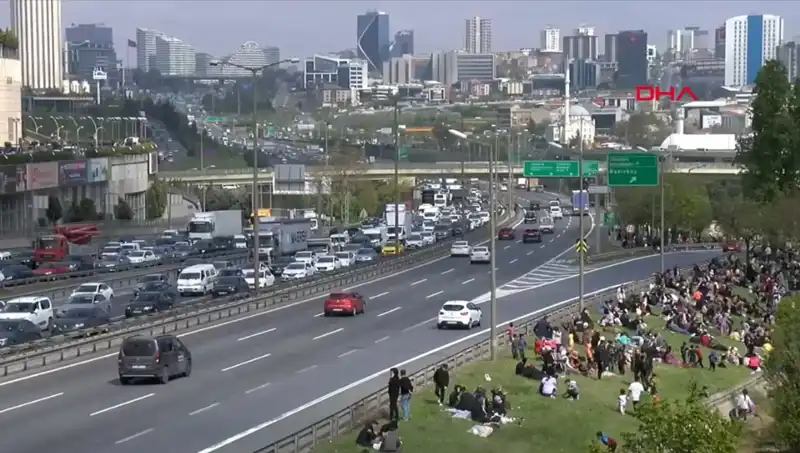 Deprem Sonrası Şehirlerde Trafik Yoğunluğu Hızla Arttı!