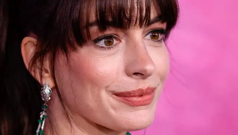 Hollywood’un Gizli İhtirası: Ürkütücü Estetik Trendinde Ölü Deri Kullanan Yıldızlar