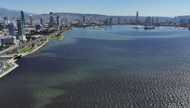 İzmir Körfezi'nde Son Günlerde Kötü Koku Sorunu Artarak Devam Ediyor