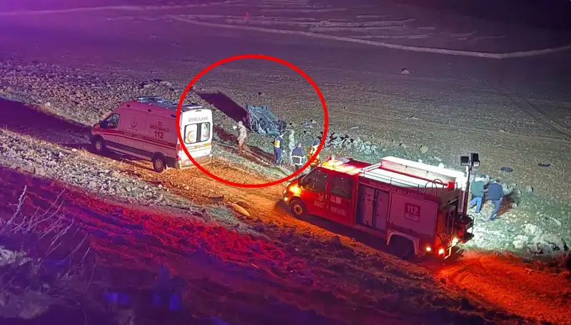 Şarampole Devrilen Otomobildeki 2 Kişi Hayatını Kaybetti