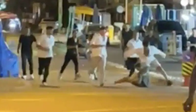 Edirne'de Bıçaklı Kavga Kanlı Bitti: İki Yaralı Hastaneye Kaldırıldı!