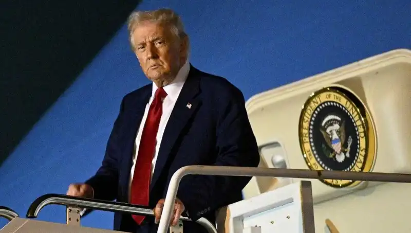 Katar'dan Trump'a Uçan 400 Milyon Dolarlık Lüks Jet Gözler Önüne Serildi